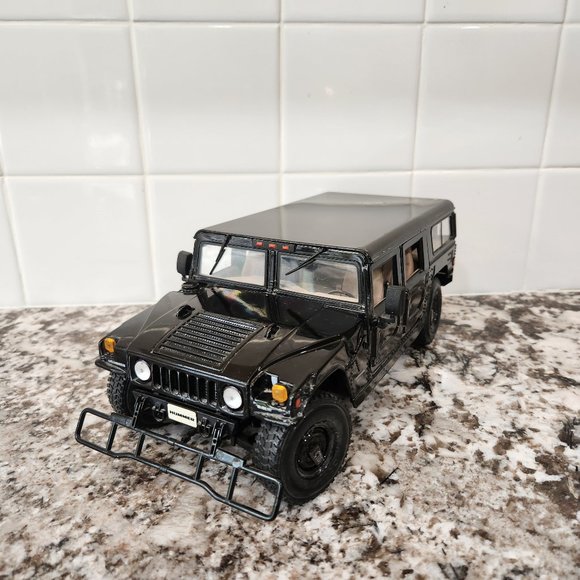 Hummer Model Car 1:18 scale black diecast metal - Picture 9 of 13